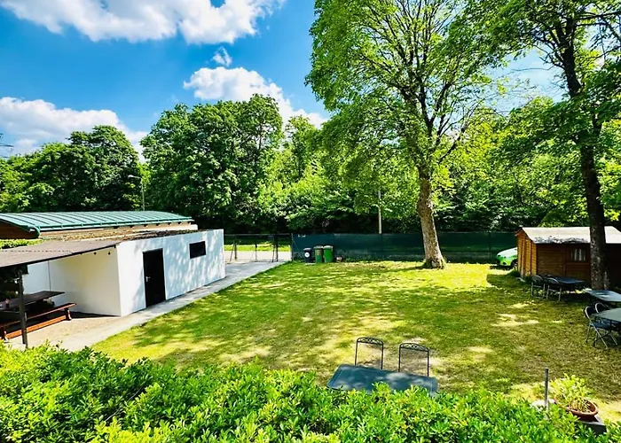 Apartment Spacious With Garden Near Danube For 16 Guests