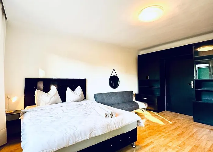 Spacious With Garden Near Danube For 16 Guests Apartment *