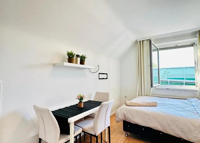 Apartment Spacious With Garden Near Danube For 16 Guests *