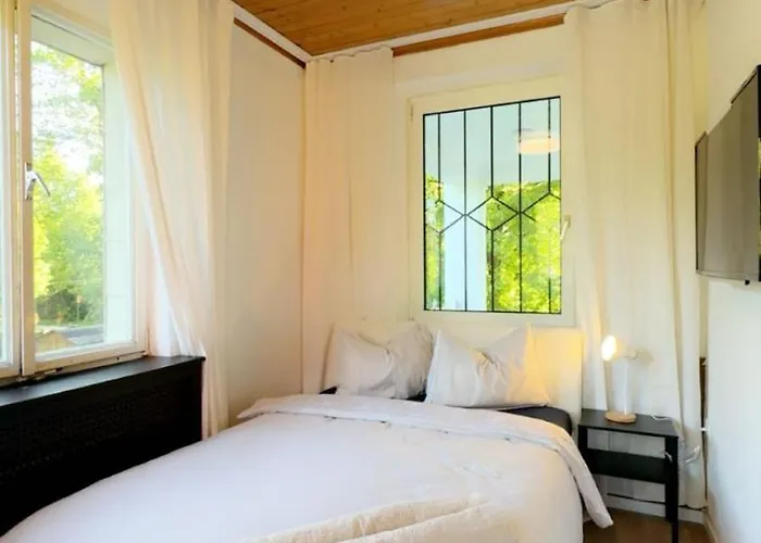 Spacious With Garden Near Danube For 16 Guests