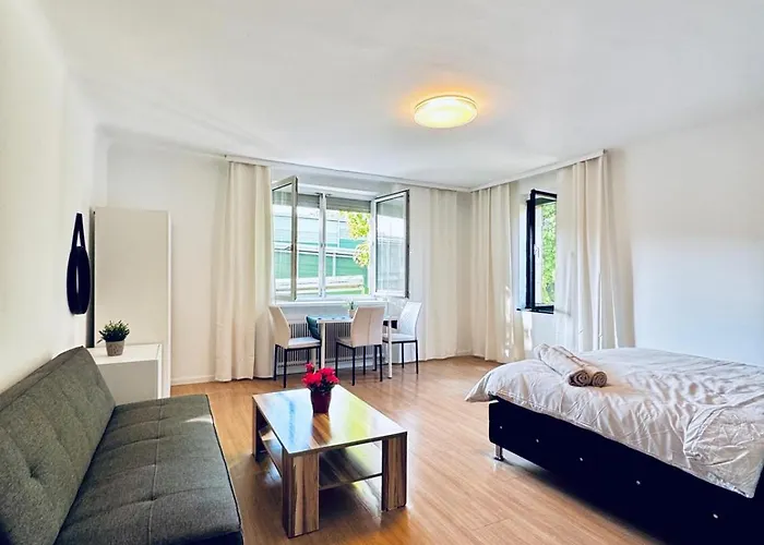 Apartment Spacious With Garden Near Danube For 16 Guests *