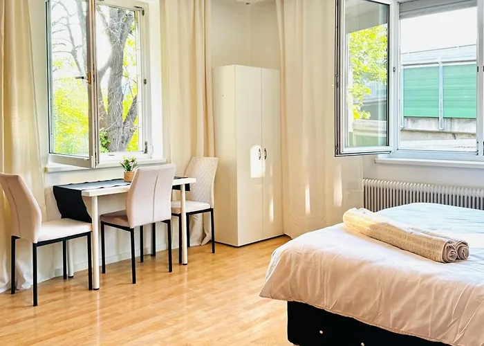 Spacious With Garden Near Danube For 16 Guests *