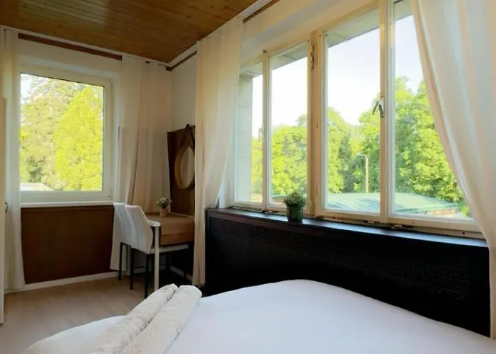 Apartment Spacious With Garden Near Danube For 16 Guests
