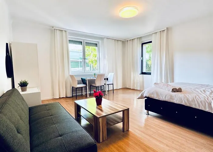 Apartment Spacious With Garden Near Danube For 16 Guests
