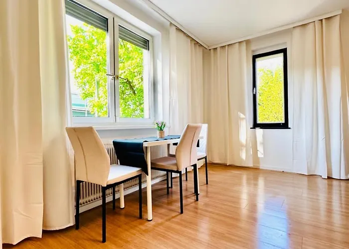 Apartment Spacious With Garden Near Danube For 16 Guests *
