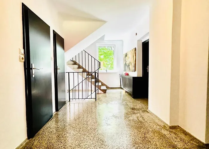 Spacious With Garden Near Danube For 16 Guests *