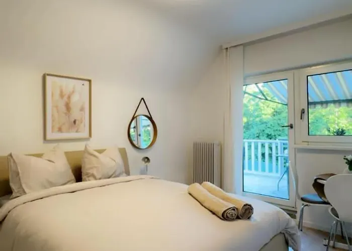 Apartment Spacious With Garden Near Danube For 16 Guests *