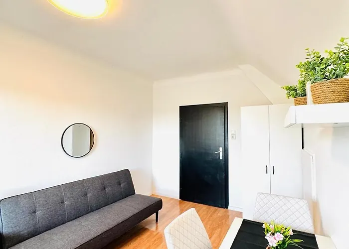 Spacious With Garden Near Danube For 16 Guests