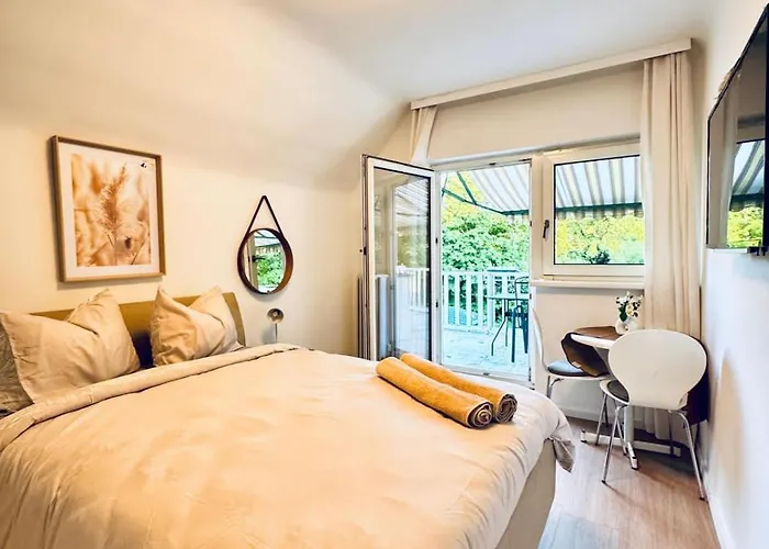 Spacious With Garden Near Danube For 16 Guests