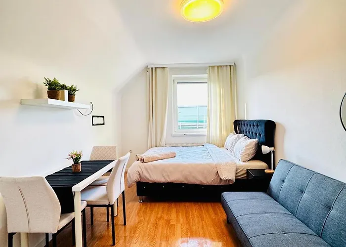 Spacious With Garden Near Danube For 16 Guests Apartment *