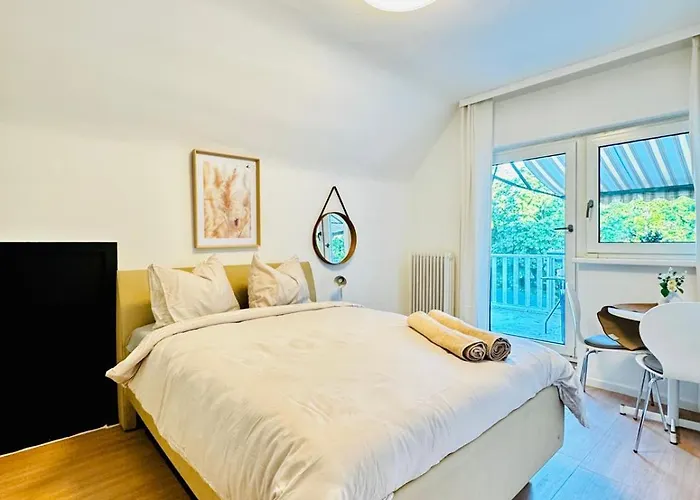 Apartment Spacious With Garden Near Danube For 16 Guests *