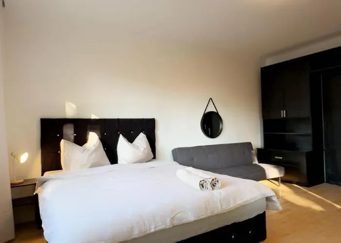 Apartment Spacious With Garden Near Danube For 16 Guests