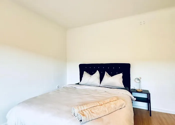 Spacious With Garden Near Danube For 16 Guests Apartment *