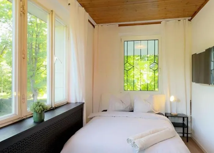 Spacious With Garden Near Danube For 16 Guests *