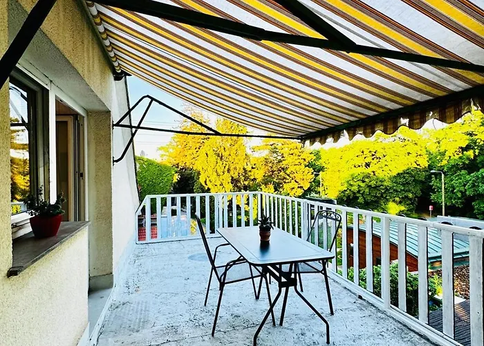Spacious With Garden Near Danube For 16 Guests