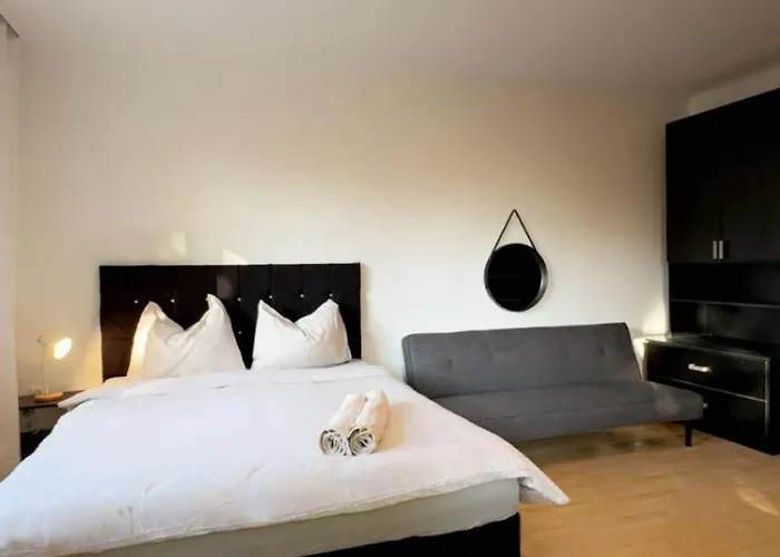 Spacious With Garden Near Danube For 16 Guests Apartment