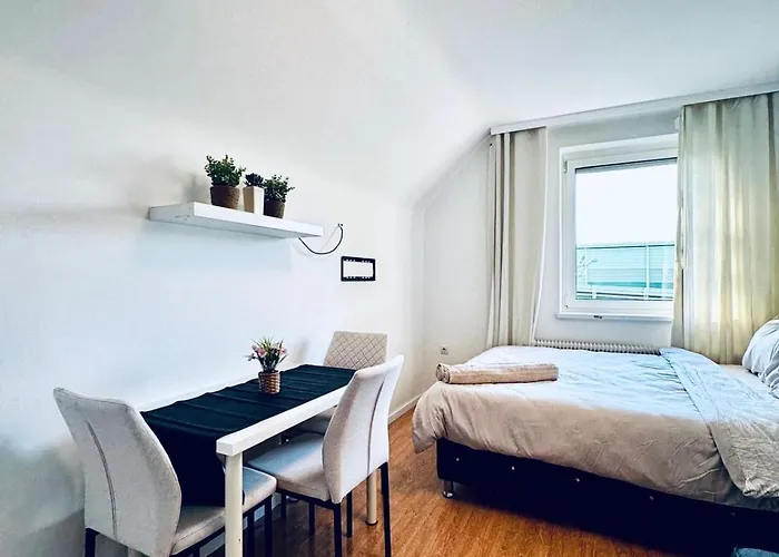Apartment Spacious With Garden Near Danube For 16 Guests *