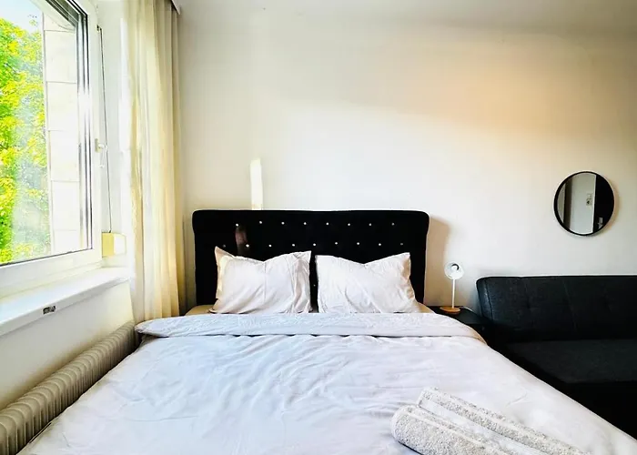 Apartment Spacious With Garden Near Danube For 16 Guests Vienna