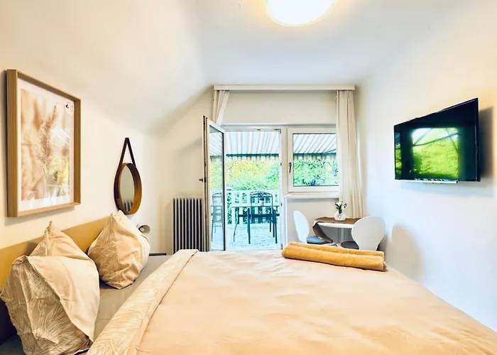 Apartment Spacious With Garden Near Danube For 16 Guests