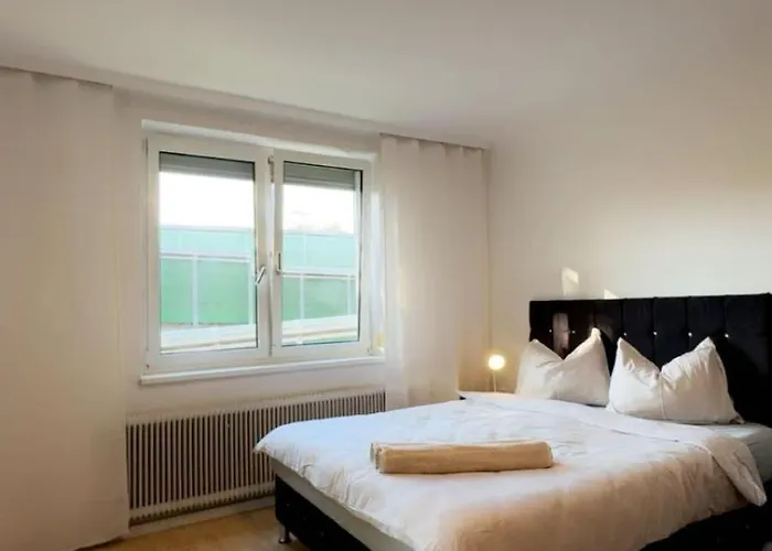 Spacious With Garden Near Danube For 16 Guests