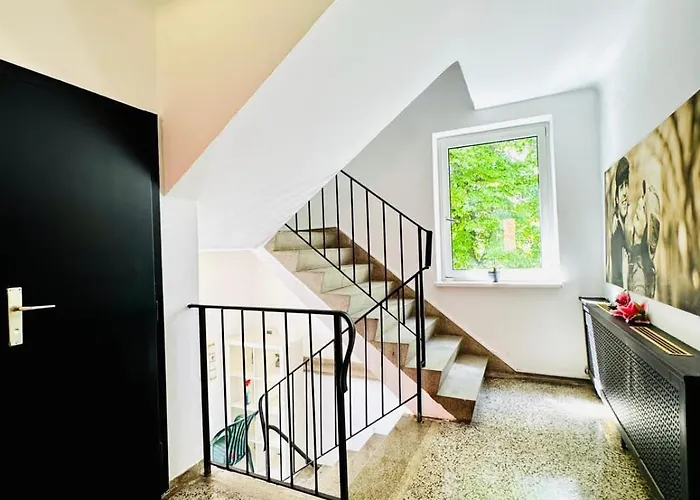 Apartment Spacious With Garden Near Danube For 16 Guests *